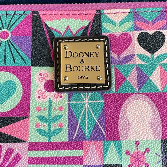 NWOT Dooney & Bourke It’s a Small World Wallet Wristlet - Picture 5 of 5